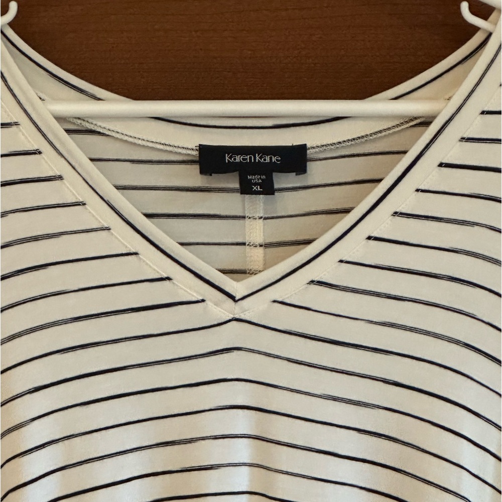 NWOT Karen Kane loose & comfy top - Picture 3 of 5